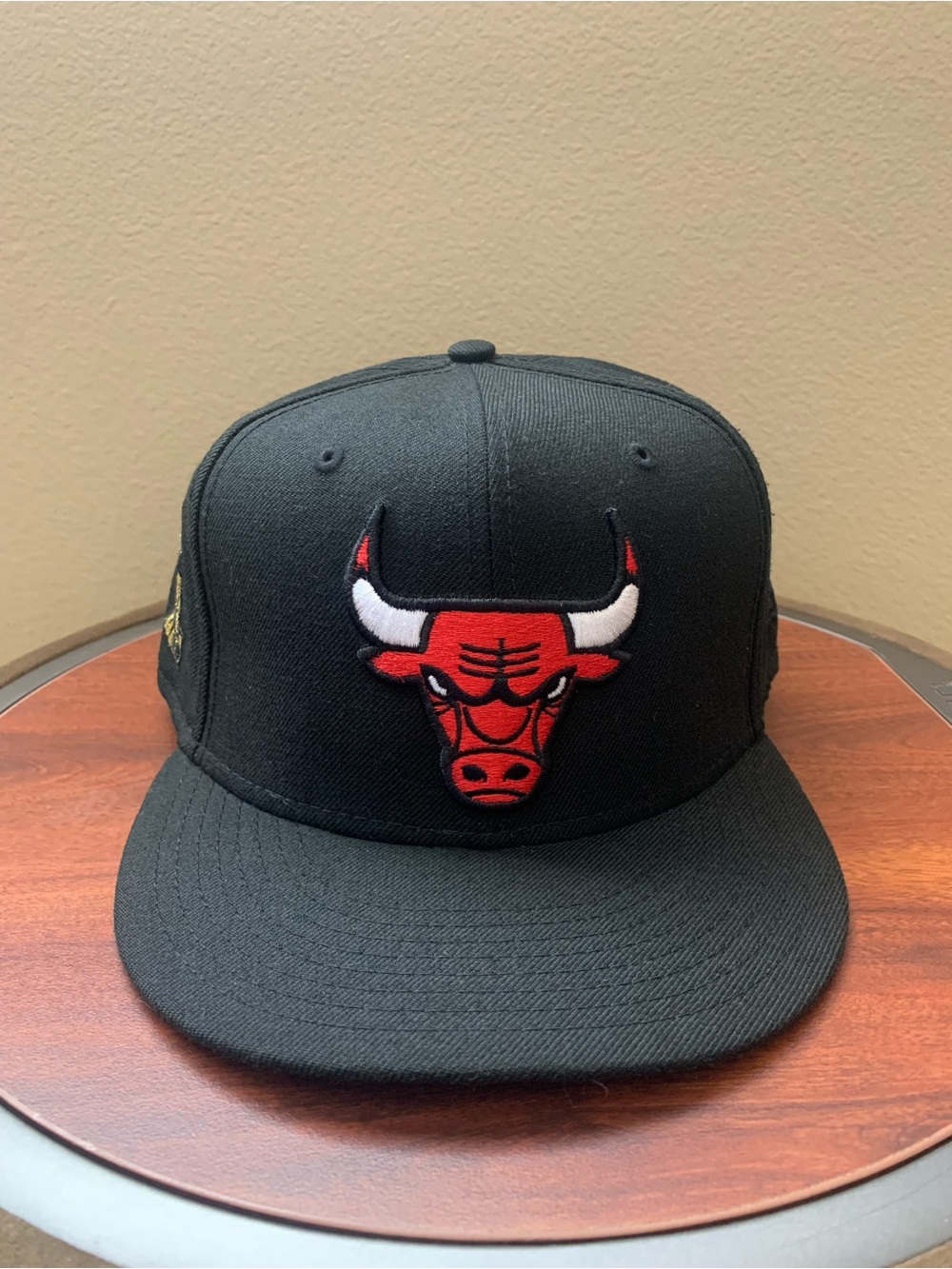 New Era Chicago Bulls 6X NBA Finals Champions Fitted Hat 7 3/4. Good Condition.
